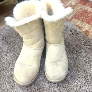 UGG Women's Tan and Cream Boots! Size 8W
